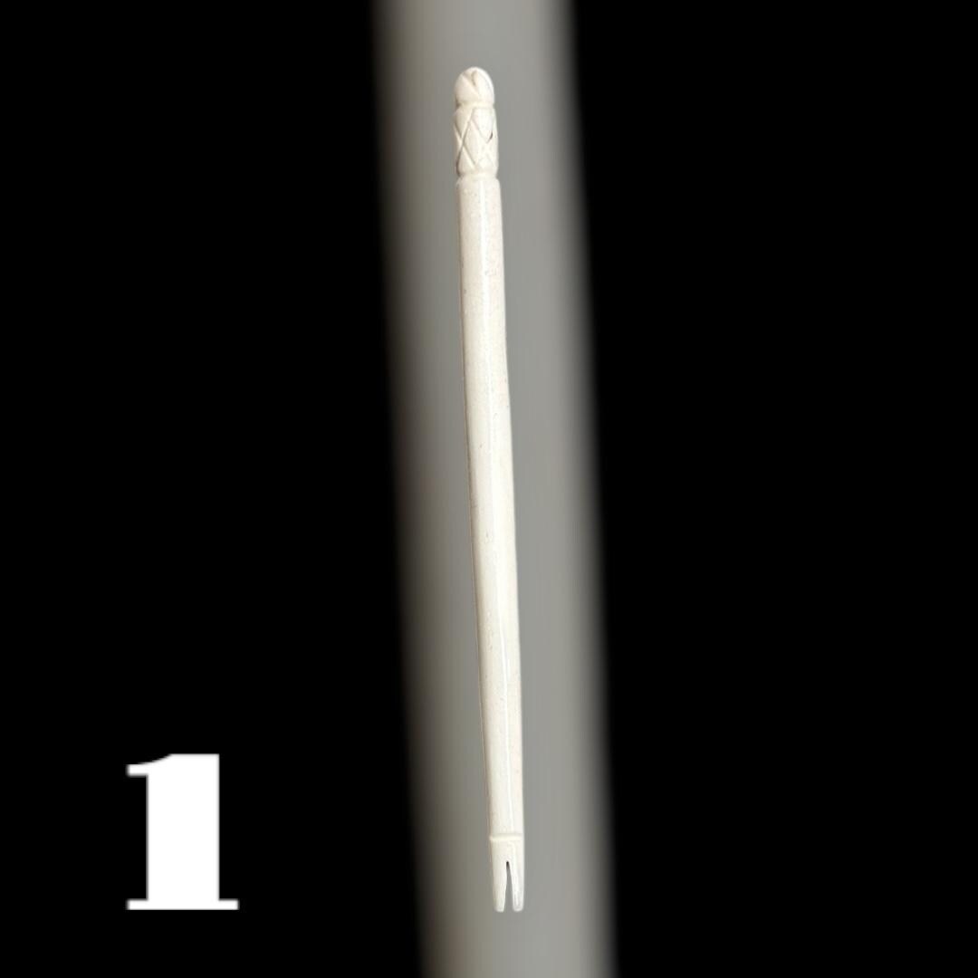 Römische Schreibfeder, 2. Jahrhundert, polierter Knochen, ca. 9-10cm, nach einem Fund aus Augst (Augusta Raurica, CH)