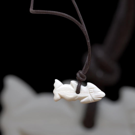 Roman fish-shaped pendant, 1st century, polished bone, after a find from Naples, approx. 3 cm
