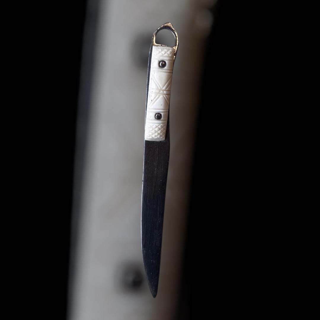 Römisches Messer mit Knochengriff, 1. bis 3. Jahrhundert, nach einem Fund aus Wederath (Belginum), Stahl und Knochen, 15cm