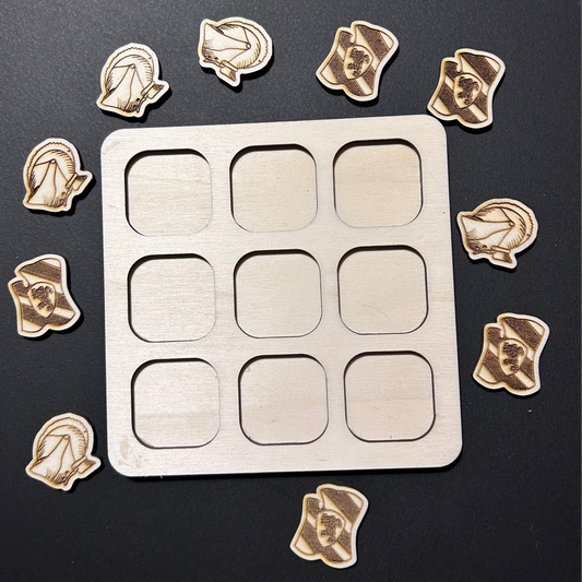 Handgefertiges Tic-Tac-Toe Brettspiel aus schadstofffreiem Pappelsperrholz, Thema ''Mittelalter'', perfektes Kinderspielzeug, !4x14 cm , Lasergravur