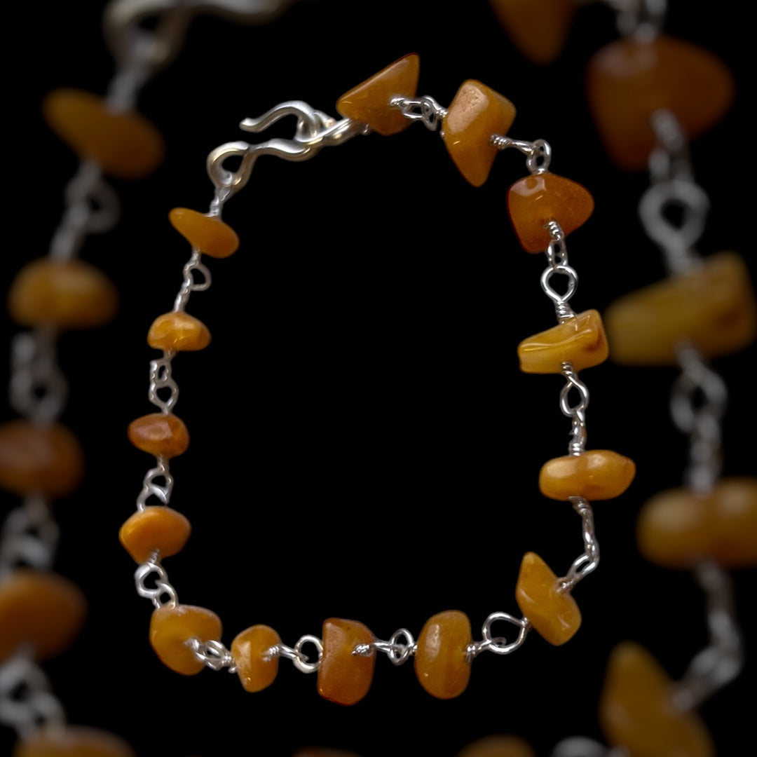 römisches Armband, 1. bis 4. Jahrhundert, Bernstein, versilberter Draht , 20cm