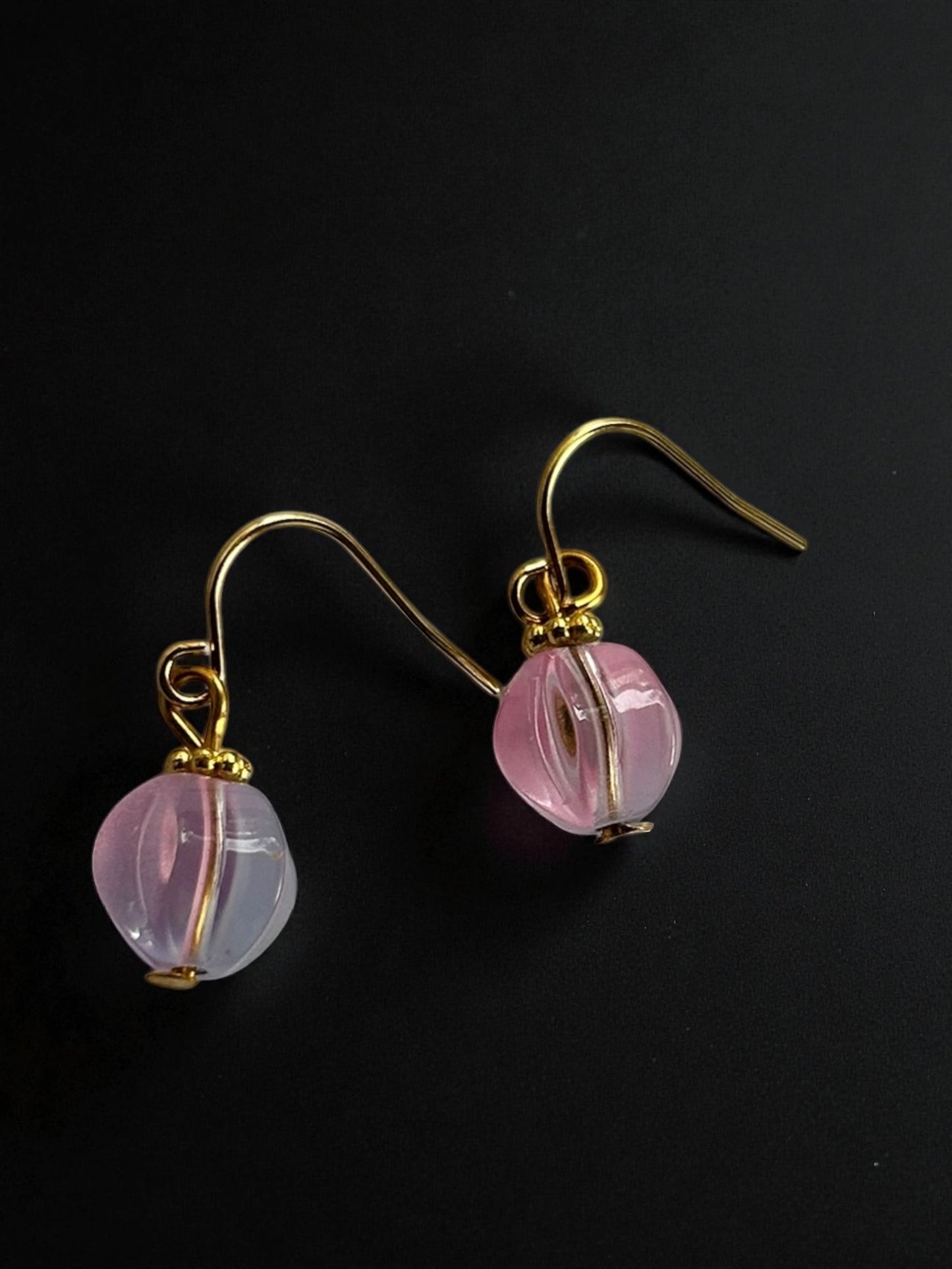 Rosa Melonenperlen-Ohrhänger, eisenzeitlich - römisch, vergoldetes Messing, Glas , vergoldeter antiallergener Edelstahl (Haken), (Kopie) (Kopie) (Kopie) (Kopie)