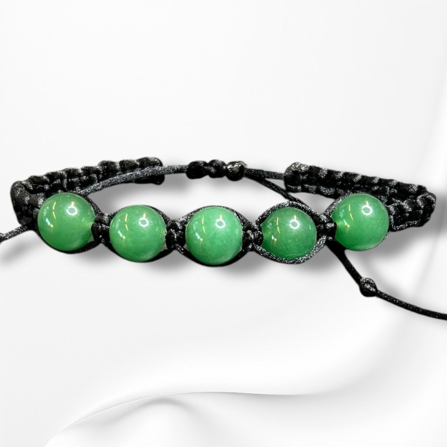 Verstellbares Armband aus Nylon mit hochwertigen Edelsteinen und Glasperlen
