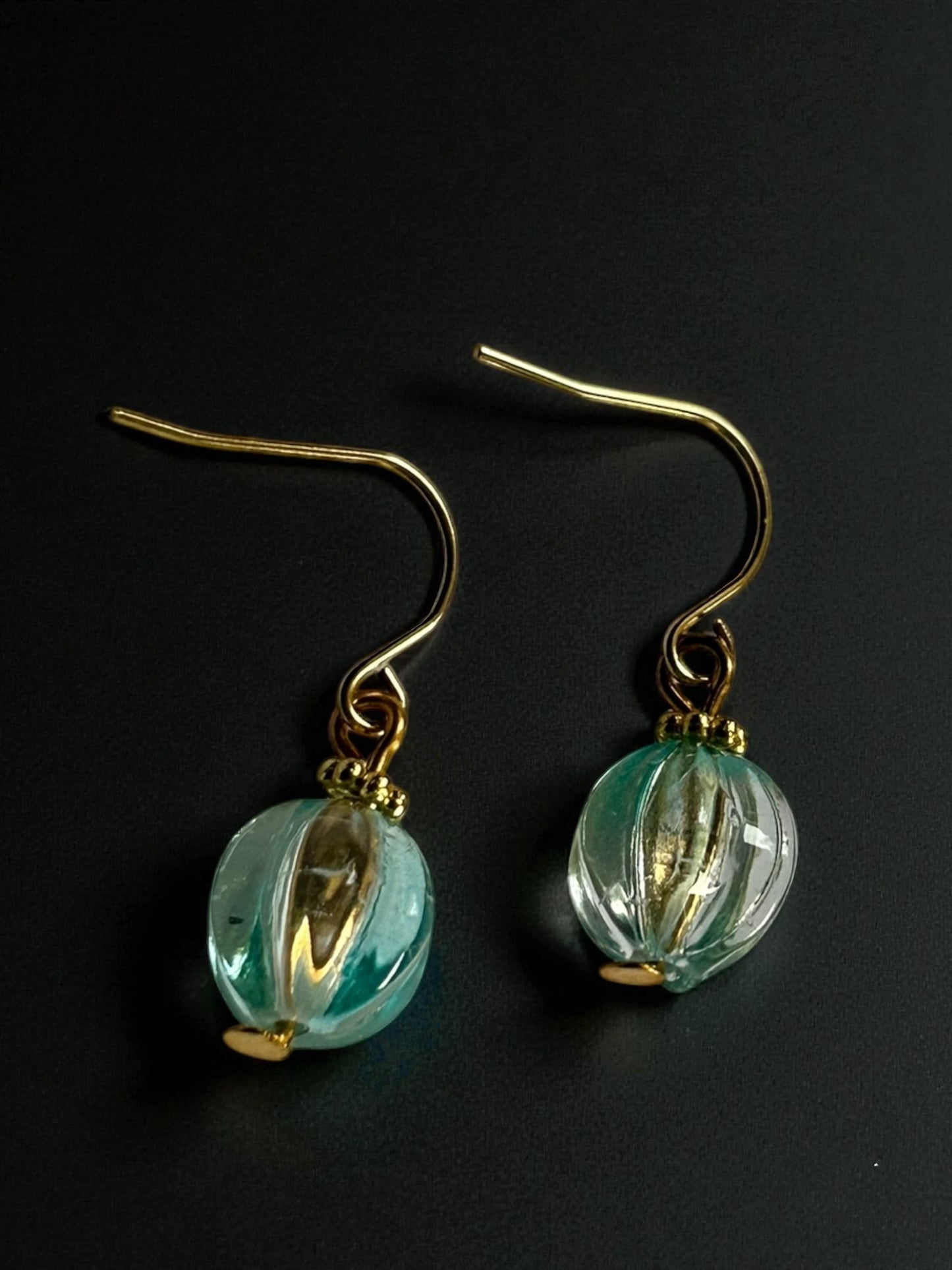 Blaue Melonenperlen-Ohrhänger, eisenzeitlich - römisch, vergoldetes Messing, Glas , vergoldeter antiallergener Edelstahl (Haken), (Kopie) (Kopie)