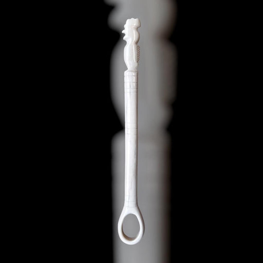 Römischer Spinnrocken/Fingerkunkel, mit Hahnen-Verzierung, 3. Jahrhundert, nach einem Fund im Museum der WMU Münster, ca. 19cm