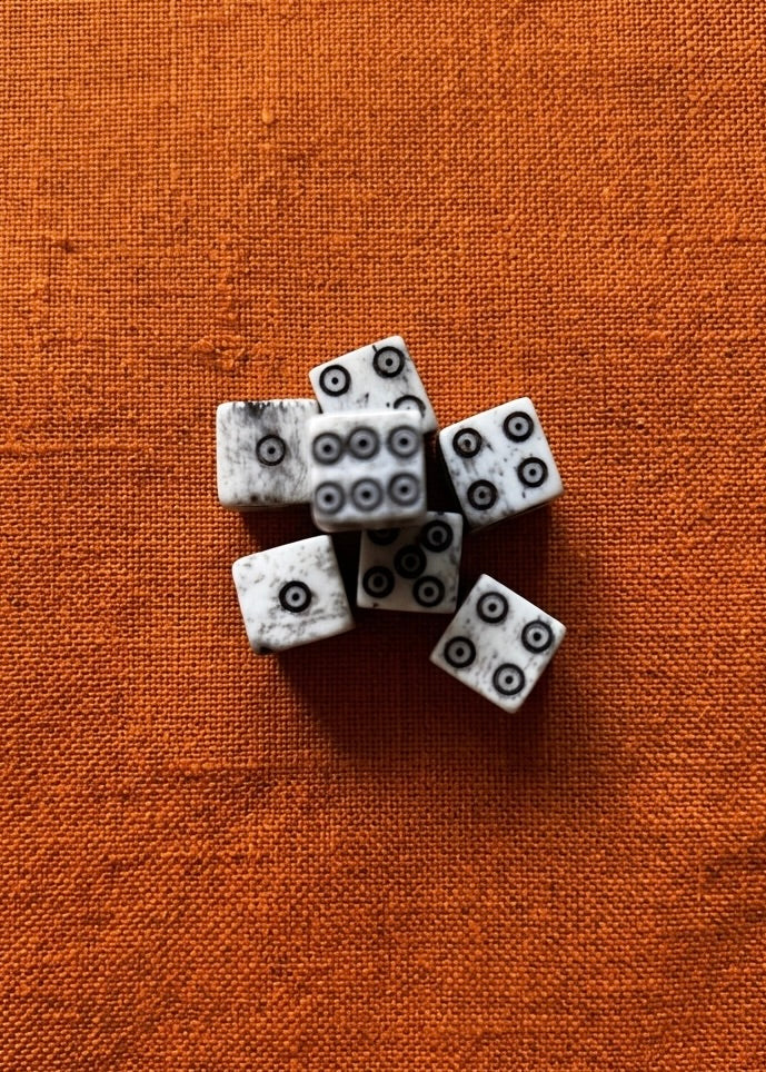 Bone cube based on numerous finds from Roman times and the Middle Ages, polished bone with ebony dust inlay, approx. 1x1cm