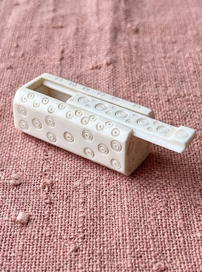 Römische Knochenbox mit Schiebedeckel