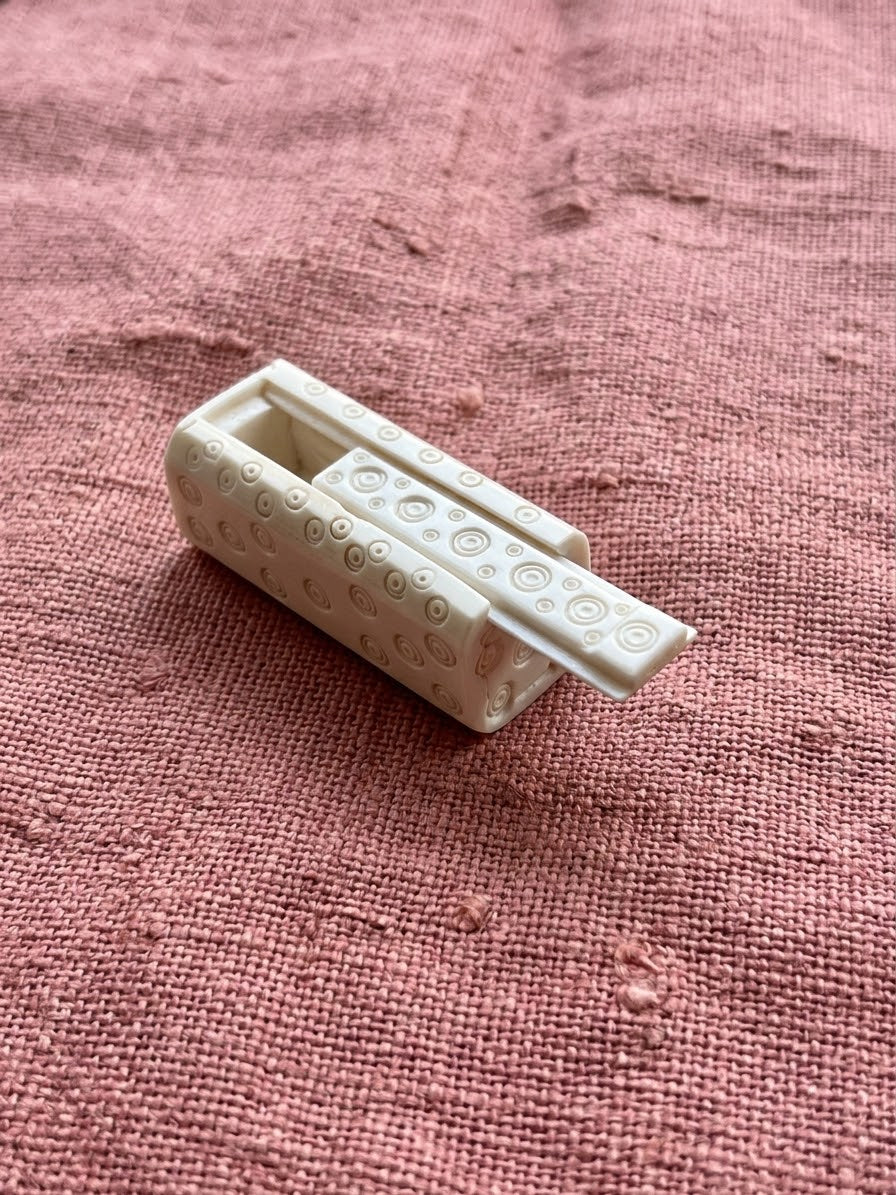 Römische Knochenbox mit Schiebedeckel