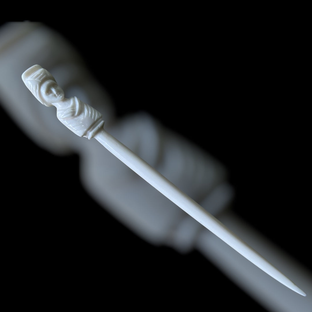 Römische Haarnadel mit weiblicher Büste aus Knochen - 2.-3. Jahrhundert, ca. 15 cm