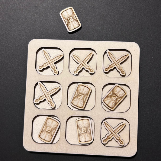 Handgefertiges Tic-Tac-Toe Brettspiel aus schadstofffreiem Pappelsperrholz, Thema ''Römer'', perfektes Kinderspielzeug, !4x14 cm , Lasergravur