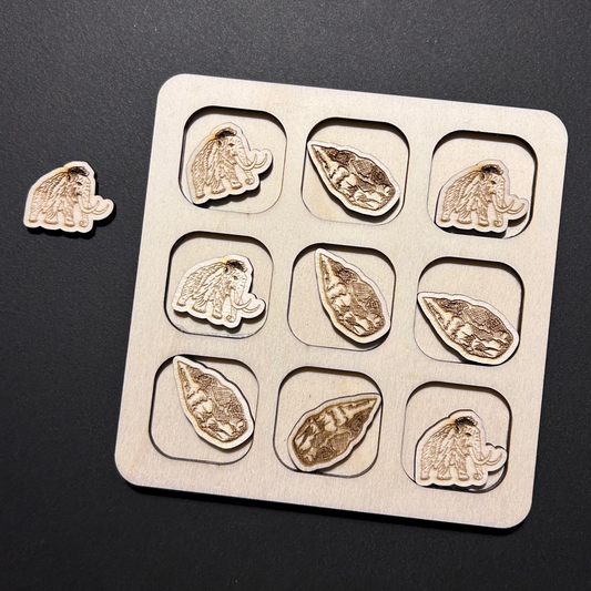 Handgefertiges Tic-Tac-Toe Brettspiel aus schadstofffreiem Pappelsperrholz, Thema ''Eiszeit'', perfektes Kinderspielzeug, !4x14 cm , Lasergravur