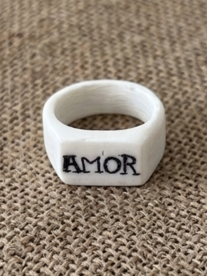 Römischer Ring mit Inschrift - handgefertigter Knochenring ''AMOR FIDES PIA PIVS''