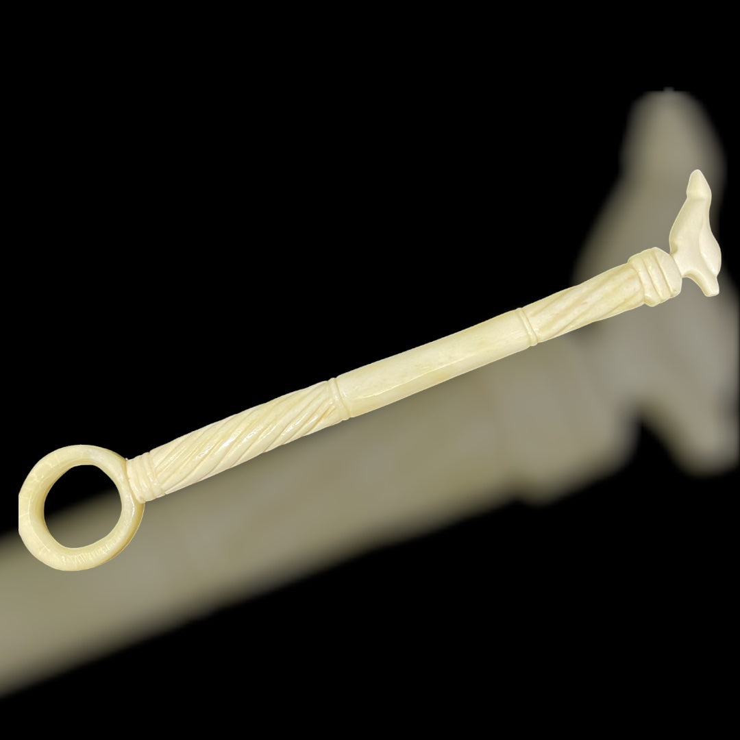 Römischer Fingerkunkel aus Knoche mit Taubenmotiv (Kaiserzeit, ca. 18cm)