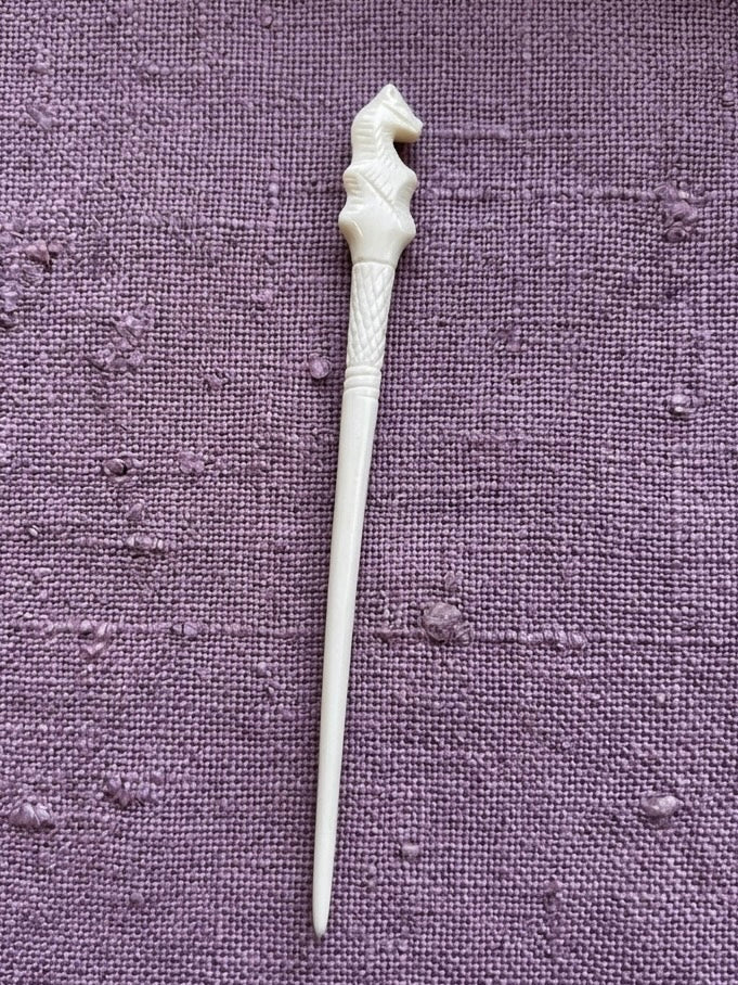 Römische Haarnadel mit Pferdekopf (2.–3. Jh.)