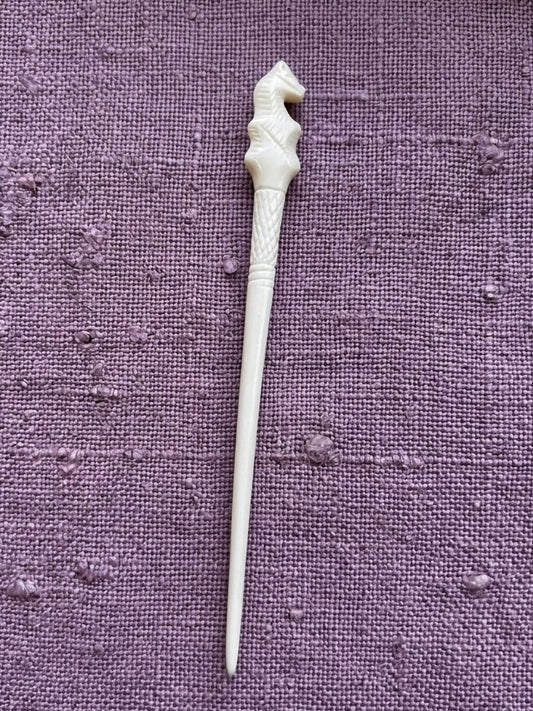 Römische Haarnadel mit Pferdekopf (2.–3. Jh.)