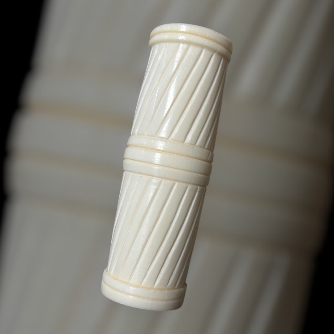 Römisches Schwertgriffstück aus Knochen (1. Jahrhundert, ca. 10cm)