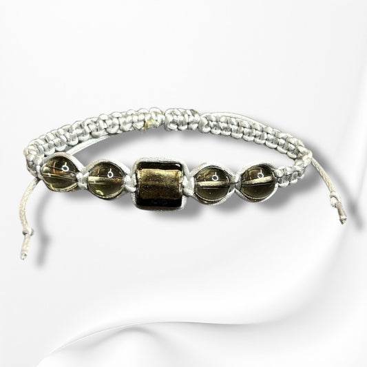 Verstellbares Armband aus Nylon mit hochwertigen Edelsteinen und Glasperlen