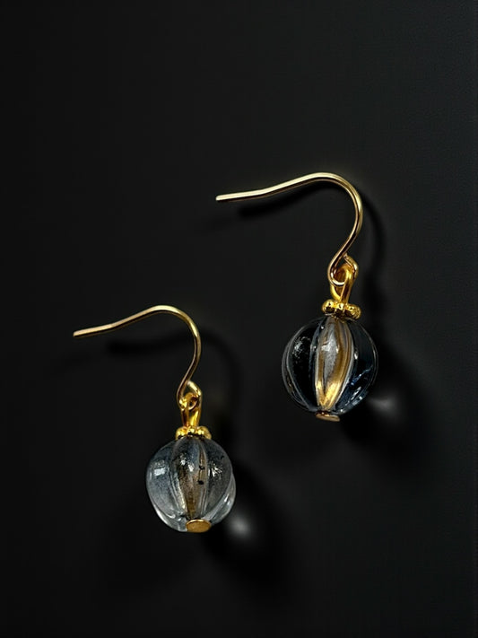 Graue Melonenperlen-Ohrhänger, eisenzeitlich - römisch, vergoldetes Messing, Glas , vergoldeter antiallergener Edelstahl (Haken), (Kopie) (Kopie) (Kopie) (Kopie) (Kopie)