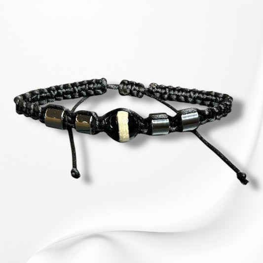 Verstellbares Armband aus Nylon mit hochwertigen Edelsteinen und Glasperlen
