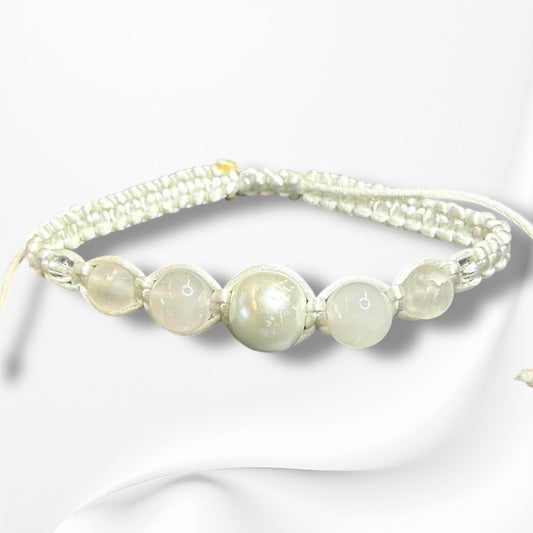 Verstellbares Armband aus Nylon mit hochwertigen Edelsteinen und Glasperlen