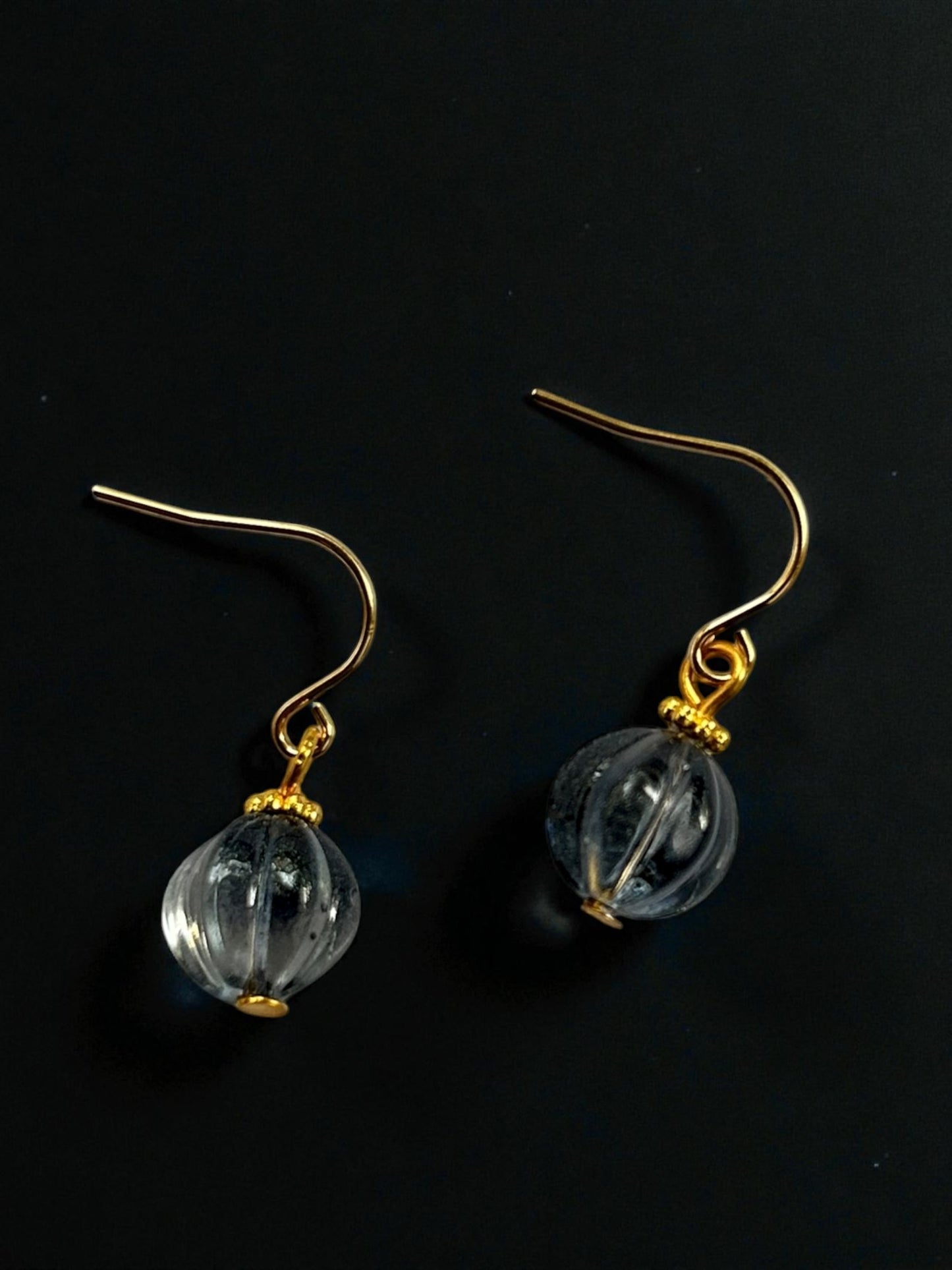 Römische Melonenperlen-Ohrringe - Glas, vergoldet, inspiriert von Eisenzeit & Antike