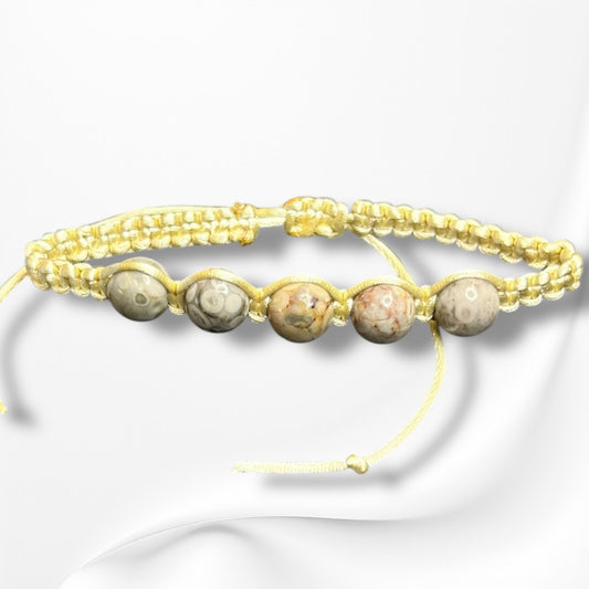 Verstellbares Armband aus Nylon mit hochwertigen Edelsteinen und Glasperlen