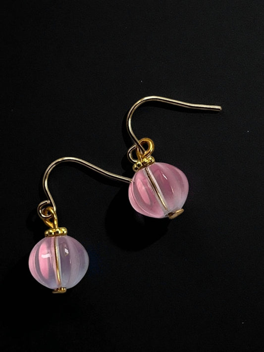 Rosa Melonenperlen-Ohrhänger, eisenzeitlich - römisch, vergoldetes Messing, Glas , vergoldeter antiallergener Edelstahl (Haken), (Kopie) (Kopie) (Kopie) (Kopie)