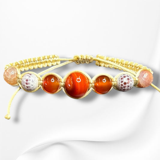 Verstellbares Armband aus Nylon mit hochwertigen Edelsteinen und Glasperlen
