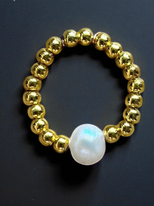 Ring, goldplattierte Edelstahlperlen auf vergoldetem Kupferdraht mit Süßwasserperle, nach einem Fund aus Pompeji, 1. Jahrhundert