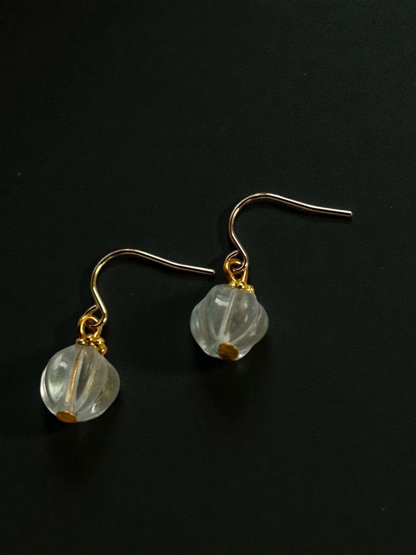 Weiße Melonenperlen-Ohrhänger, eisenzeitlich - römisch, vergoldetes Messing, Glas , vergoldeter antiallergener Edelstahl (Haken), (Kopie) (Kopie) (Kopie)