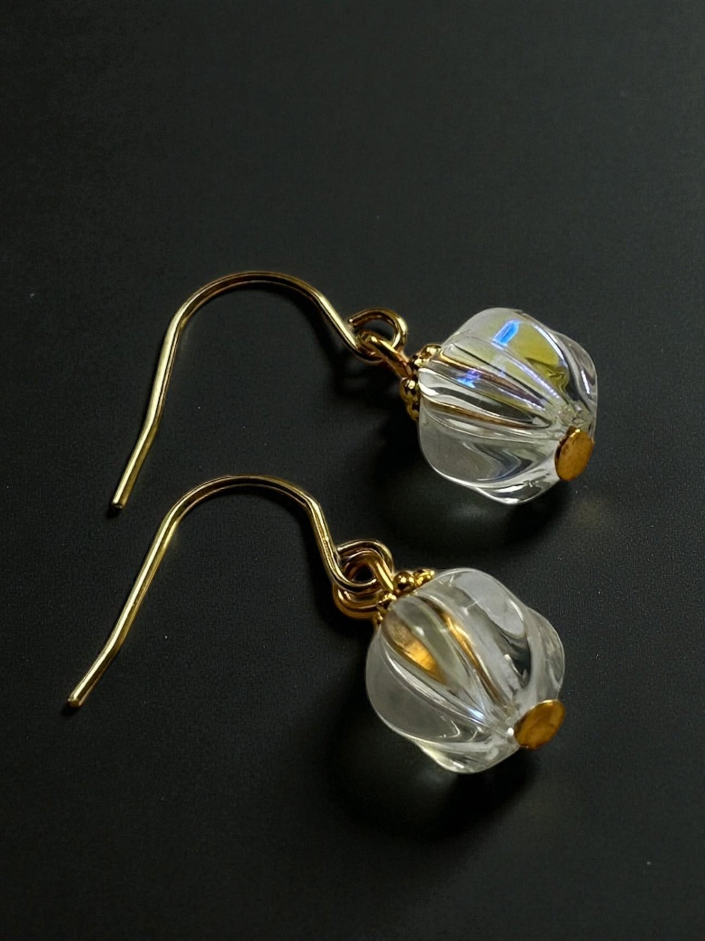 Klare Melonenperlen-Ohrhänger, eisenzeitlich - römisch, vergoldetes Messing, Glas , vergoldeter antiallergener Edelstahl (Haken), (Kopie)