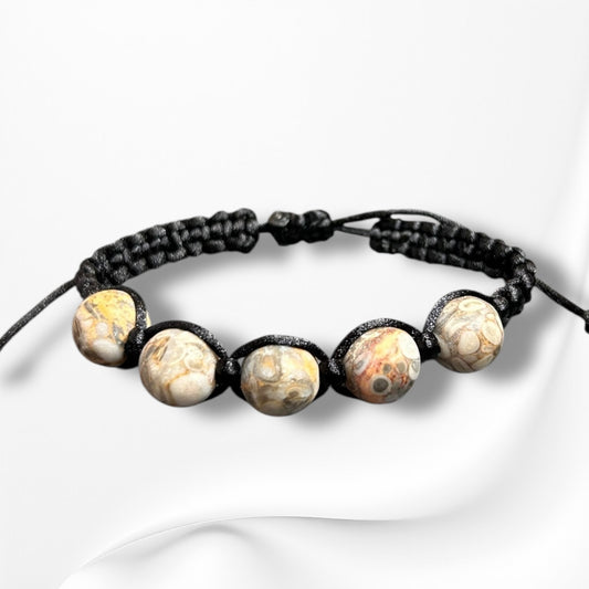 Verstellbares Armband aus Nylon mit hochwertigen Edelsteinen und Glasperlen