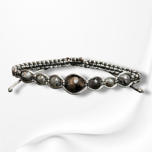 Verstellbares Armband aus Nylon mit hochwertigen Edelsteinen und Glasperlen