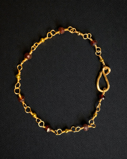 Römisches Armband mit Granat und vergoldeten Perlen