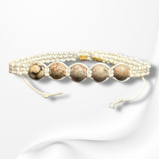 Verstellbares Armband aus Nylon mit hochwertigen Edelsteinen und Glasperlen