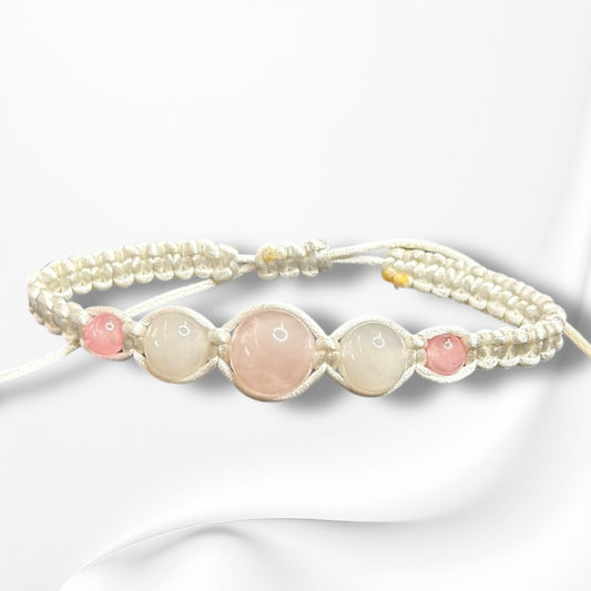 Verstellbares Armband aus Nylon mit hochwertigen Edelsteinen und Glasperlen