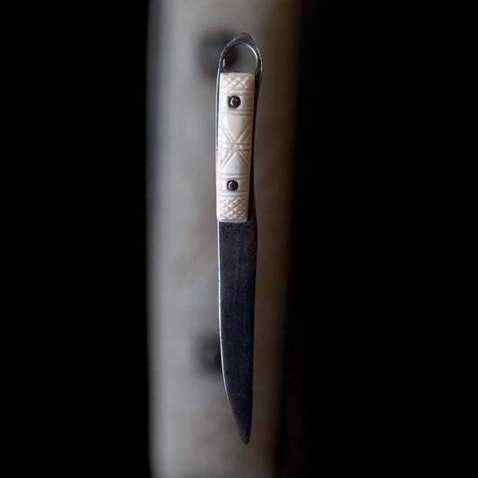 Römisches Messer mit Knochengriff, 1. bis 3. Jahrhundert, nach einem Fund aus Wederath (Belginum), Stahl und Knochen, 15cm