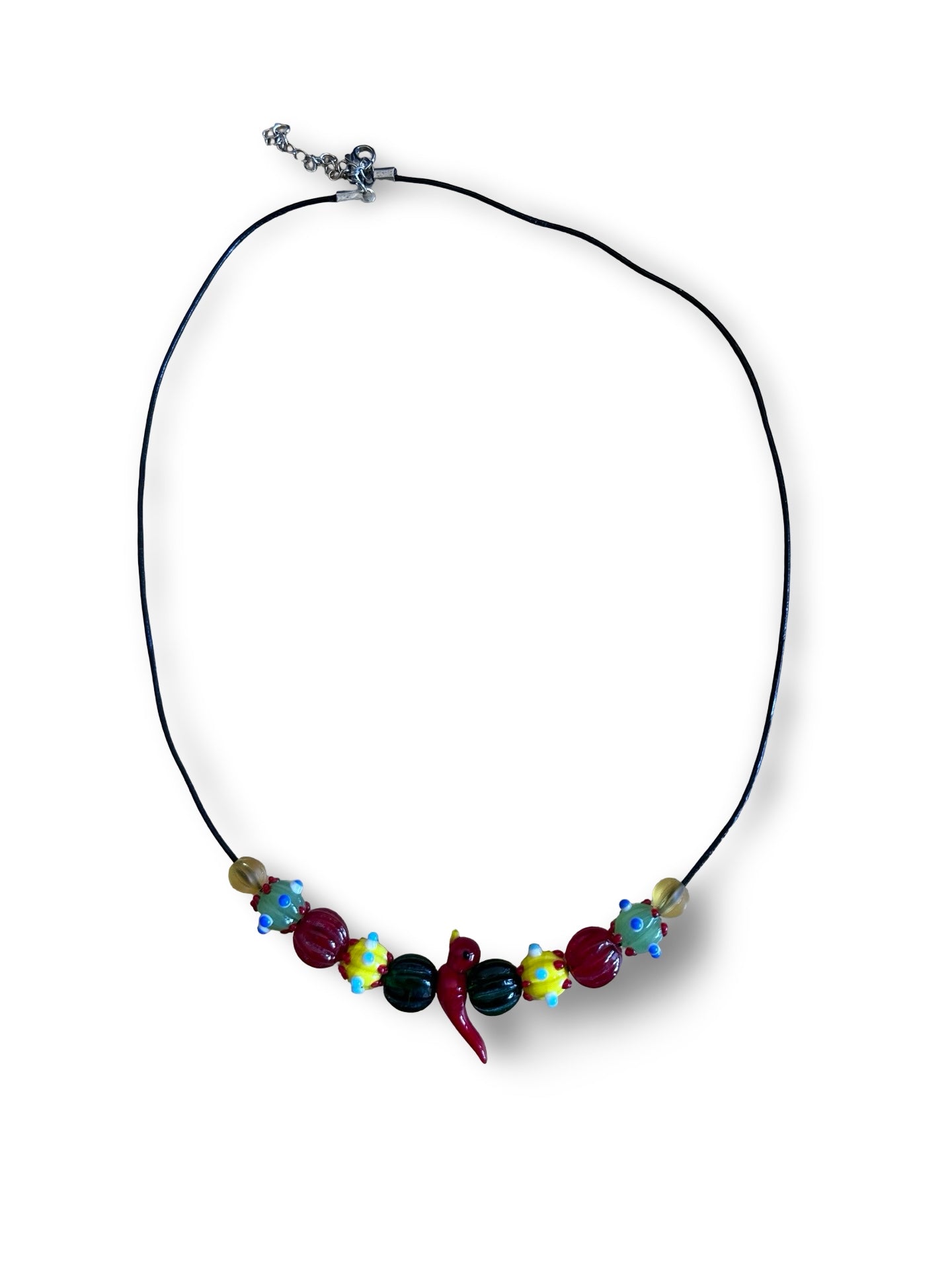 Handgefertigte Glasperlen Kette im Eisenzeit Stil – Lederband schwarz – Vogel Anhänger – 50 cm